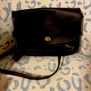Beautiful Black Vintage Full Leather Coach Purse.